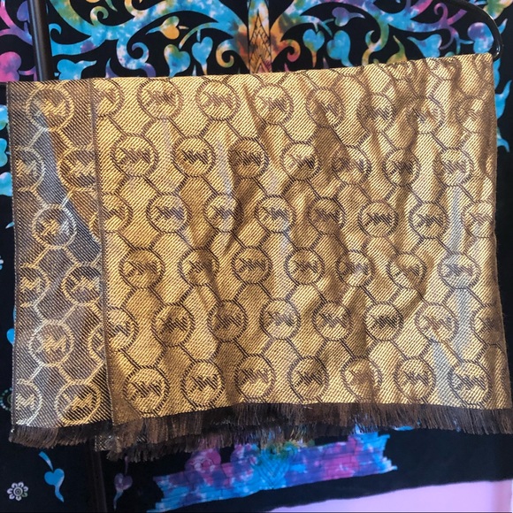 Michael Kors MK Design Scarf/Wrap - Picture 2 of 3